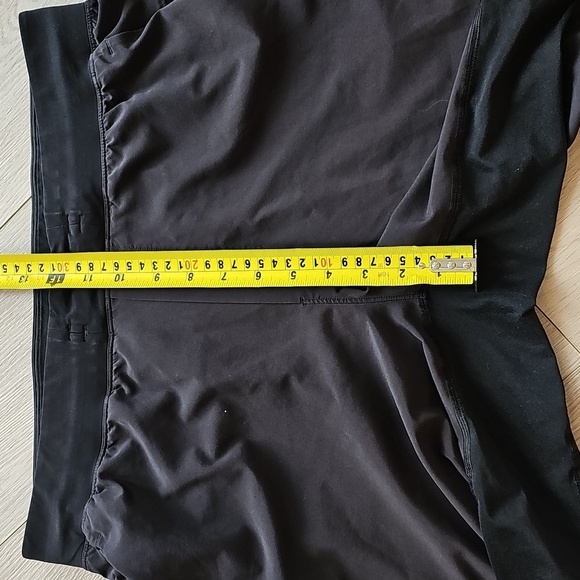 Lululemon T.H.E. Short *Linerless 9" Updated, *Flaw - Read* Size Large - Picture 14 of 16